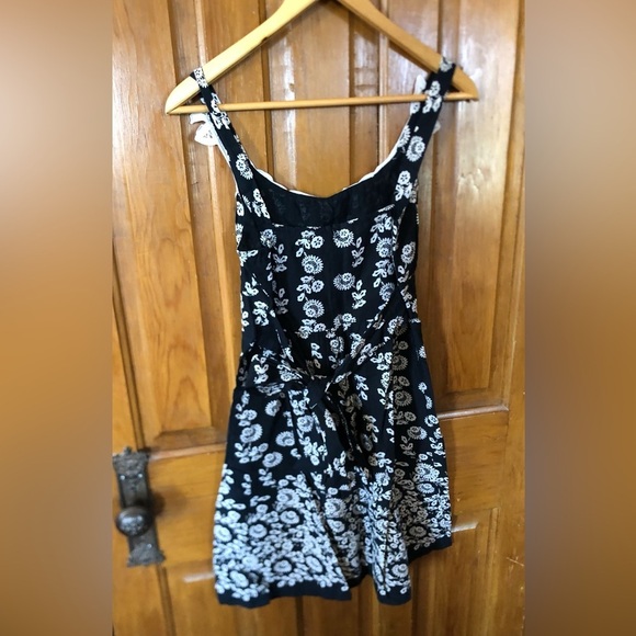 Navy and White Floral Dress with Lace Accents - Picture 3 of 16